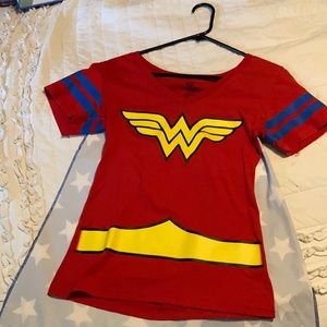 Medium DC originals Wonder Woman t-shirt and removable cape